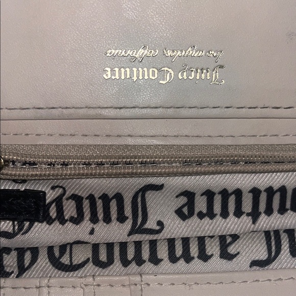 Juicy Couture Embossed Black Wallet with Keyring - Picture 5 of 11